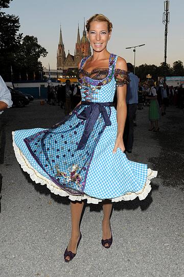 Giulia Siegel mit süßem Dirndl.