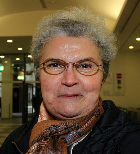 Hildegard Schneider (60), Diplom-Sozialpädagogin: &bdquo;Früher dachte ich noch: Vielleicht ist der Strom aus den AKWs ja doch sauber. Doch nach ein bisschen Recherche hat sich meine Meinung ganz schnell geändert. AKWs sind gefährlich. Wir sollten alle mehr Energie sparen.&ldquo;