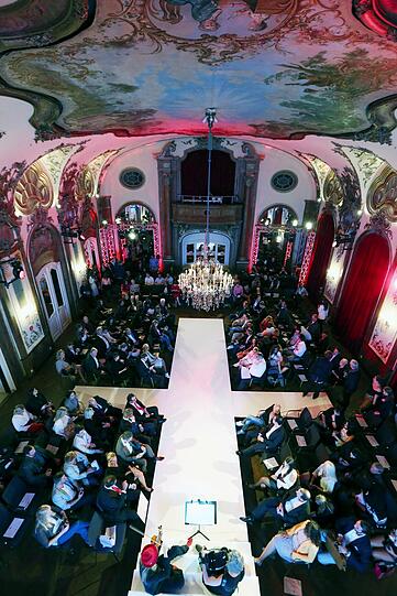 Der AZ-Modelcontest feiert Finale im Silbersaal des Deutschen Theaters. Am Ende war es Jeannie, die die Jury am meisten überzeugt hat. Die 23-Jährige ist die neue Schöne Münchnerin. Die Bilder des Galaabends zum Durchklicken.