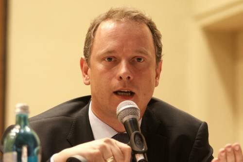Zapft an: Staatssekretär Georg Fahrenschon (CSU).