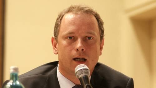Zapft an: Staatssekretär Georg Fahrenschon (CSU). Zapft an: Staatssekretär Georg Fahrenschon (CSU).