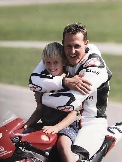 Mick Schumacher 2008 mit seinem Vater Michael. Mick Schumacher 2008 mit seinem Vater Michael.