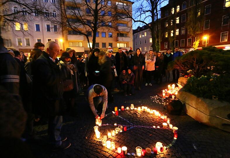 Die Bilder von der Trauerfeier am Pariser Platz in Haidhausen.