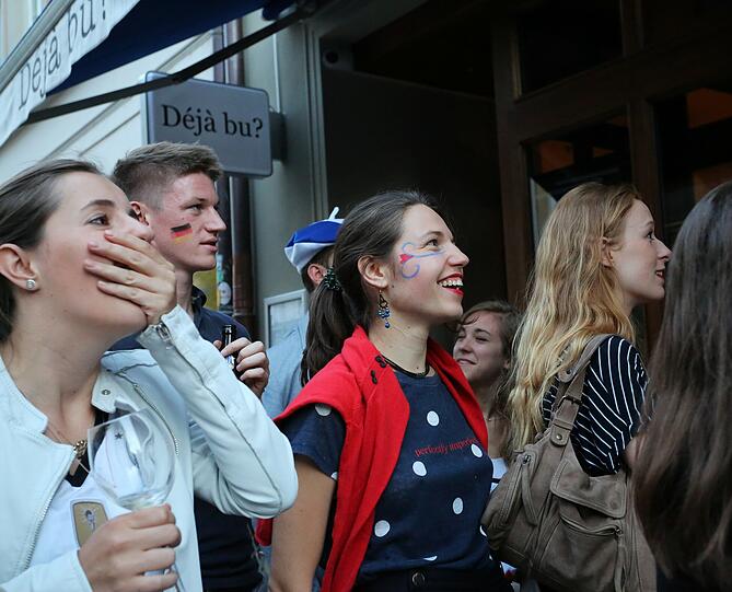 Beim Halbfinale gegen Frankreich müssen die Münchner Fans stark sein. Das zeigen die Bilder vom Public Viewing.
