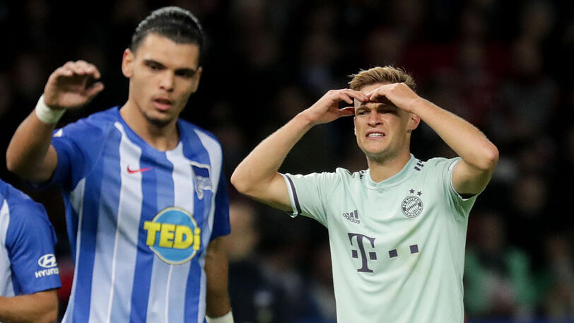 Mehr als bedient: Bayern-Star Joshua Kimmich (r.) am Freitagabend im Berliner Olympiastadion.