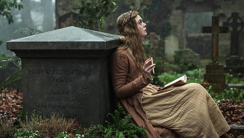 Das Grab ihrer Mutter ist Marys (Elle Fanning) Zufluchtsort.