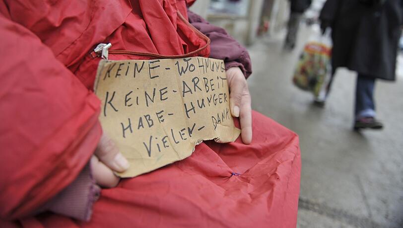 Laut Arbeiterwohlfahrt sind in Bayern 1,8 Millionen Menschen armutsgefährdet. Laut Arbeiterwohlfahrt sind in Bayern 1,8 Millionen Menschen armutsgefährdet.