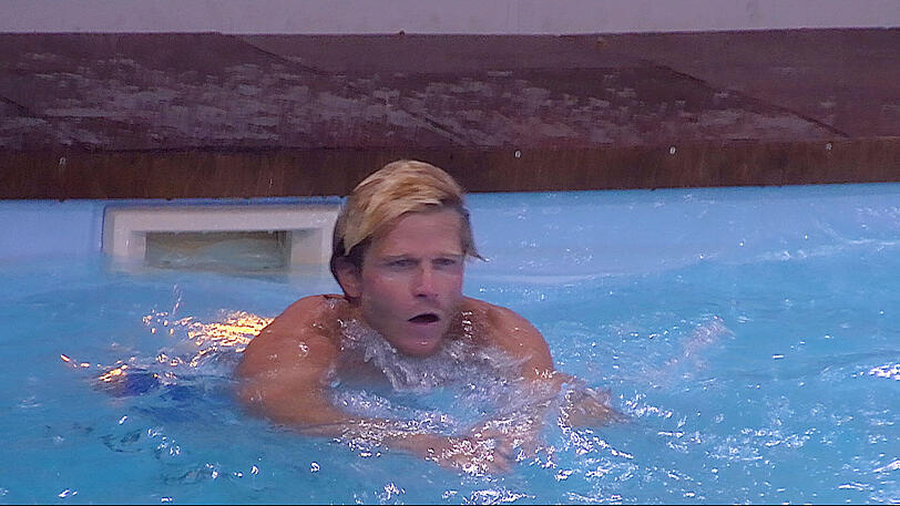 Was sonst noch bei Promi Big Brother passierte: Mia Magma sonnt sich mit Paul Janke und im Keller steigt eine Party. Die Bilder...