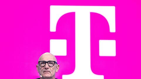 Telekom-Chef Tim H&ouml;ttges geht auf Kuschelkurs zu US-Technologieriesen.