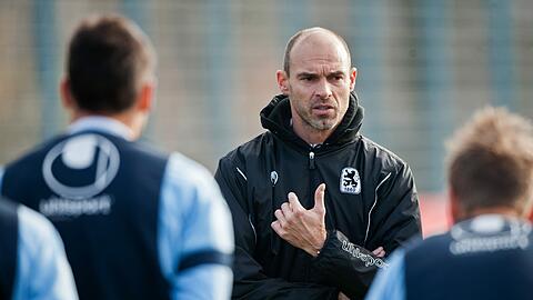 Die Bilder vom ersten Training unter dem neuen Löwen-Coach Alexander Schmidt am Montagvormittag.