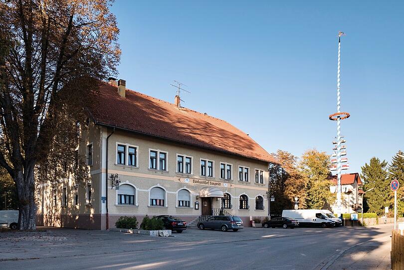 1942 wurde das Dorf Langwied nach München eingemeindet: Der "Landgasthof Langwied" am Waidachanger ist ein Denkmal.