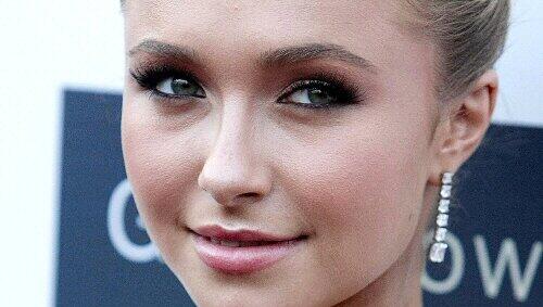 Klein, aber oho: Hayden Panettiere, die Freundin von Wladimir Klitschko, ist nur 1,54 Meter groß, doch beim Fußball durfte sie nicht mitmachen, weil sie zu hart war. Klein, aber oho: Hayden Panettiere, die Freundin von Wladimir Klitschko, ist nur 1,54 Meter groß, doch beim Fußball durfte sie nicht mitmachen, weil sie zu hart war.