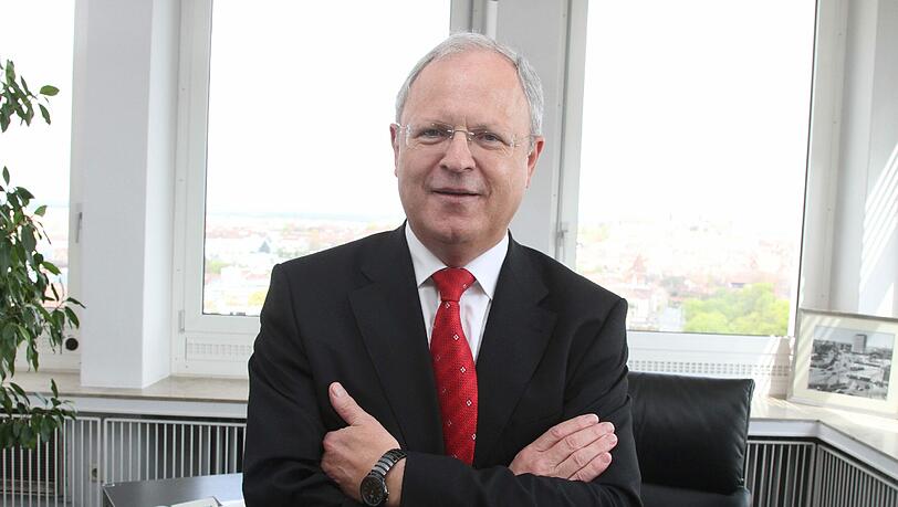 N-Ergie-Boss Herbert Dombrowsky stellte gestern die erfolgreiche Jahresbilanz vor. Damit kamen 72,6 Millionen Euro in die städtischen Kassen. Ende Juli geht der Manager in Ruhestand. N-Ergie-Boss Herbert Dombrowsky stellte gestern die erfolgreiche Jahresbilanz vor. Damit kamen 72,6 Millionen Euro in die städtischen Kassen. Ende Juli geht der Manager in Ruhestand.