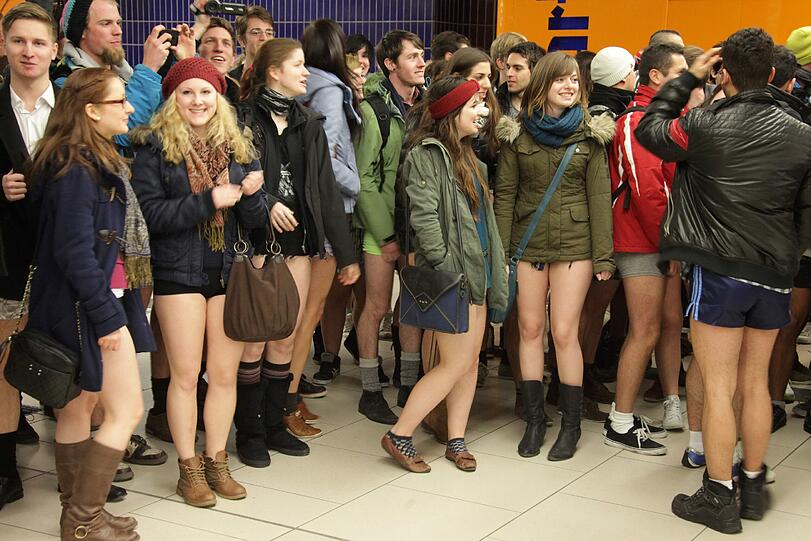 So macht U-Bahn fahren Spaß. Die Bilder vom Unterhosen-Flashmob in München.