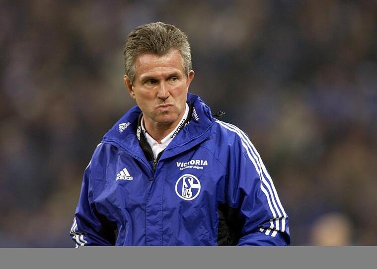 Von 2003 bis 2004 war Jupp Heynckes auch Trainer auf Schalke. Nach einem schlechten Saisonstart 2004 wurde er entlassen.
