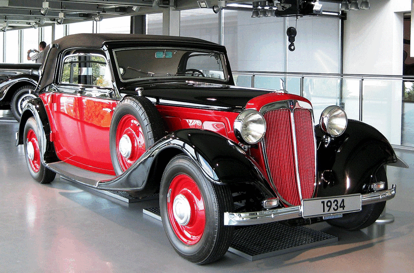 AUTO UNION: Entsteht 1932, als sich die Marken Horch, Audi (im Bild ein Front UW220), DKW und Wanderer zusammenschließen. Die vier Audi-Ringe erinnern noch daran. Nach der VW-Übernahme verschwinden die Namen.