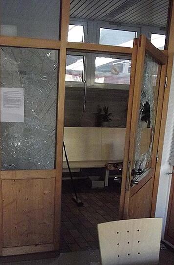 Bilder von der zerstören Einrichtung in der Bahnhofsmission.