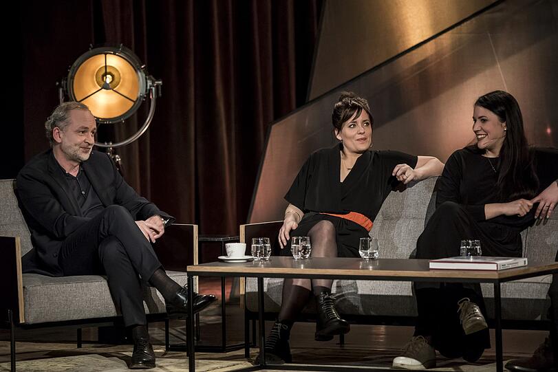 In der ersten "Gottschalk liest?"-Ausgabe waren Sarah Kuttner, Daniel Biskup, Vea Kaiser und Ferdinand von Schirach zu Gast.