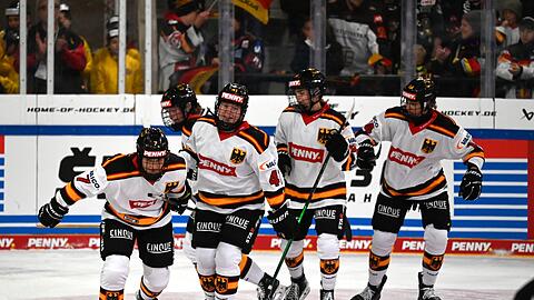Die deutschen Eishockey-Frauen feierten zum Abschluss gegen Ungarn ein Schützenfest