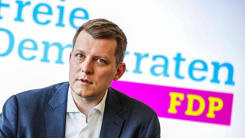NRW-FDP-Chef Henning H&ouml;ne gab bekannt, dass er als Bundesvorsitzender der Partei kandidiert.