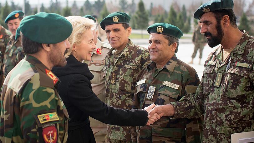 Ursula von der Leyen fordert die Wiederbelebung des Versöhnungsprozesses mit den Taliban. Ursula von der Leyen fordert die Wiederbelebung des Versöhnungsprozesses mit den Taliban.