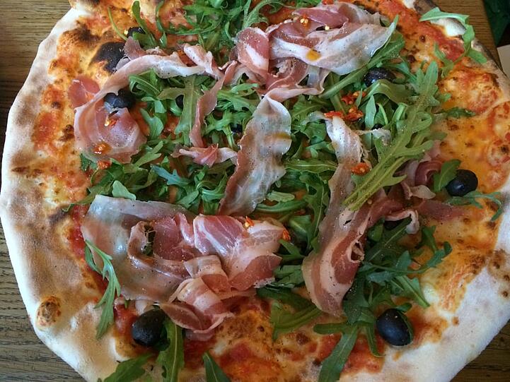 Platz 3: Pizza; Tipp: Villa Dante (4 Sterne auf Yelp) Wo: Dantestr. 22, 80637 München, Neuhausen-Nymphenburg