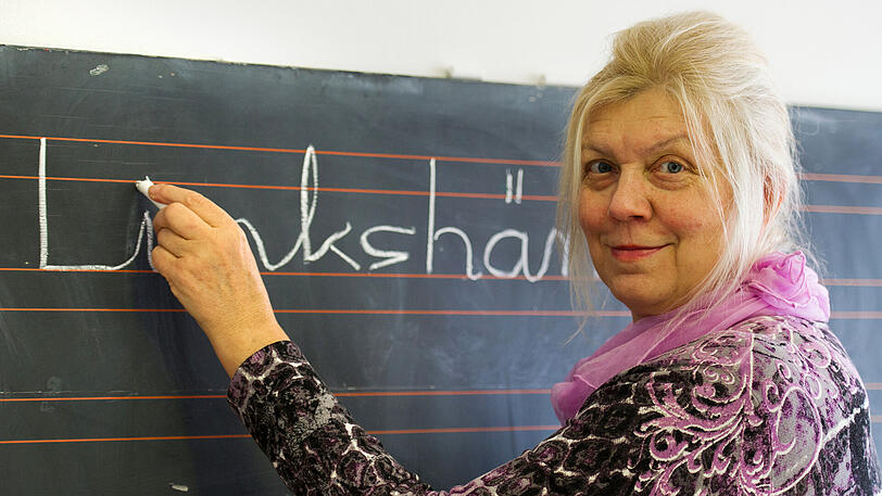 Die Leiterin der ältesten deutschen Beratungs- und Informationsstelle für Linkshänder und umgeschulte Linkshänder, Johanna Barbara Sattler.