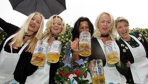 Die Bayern lieben nicht nur ihr Bier, sondern auch ihr Idiom Die Bayern lieben nicht nur ihr Bier, sondern auch ihr Idiom