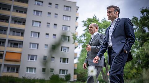 Bundeskanzler Olaf Scholz (l) trifft heute Frankreichs Präsident Emmanuel Macron in Paris (Archivbild).