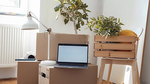 Ummelden kann man sich in München jetzt sogar schon, wenn die Kisten noch gar nicht ausgepackt sind: und zwar online, vom Smartphone oder vom Laptop aus.