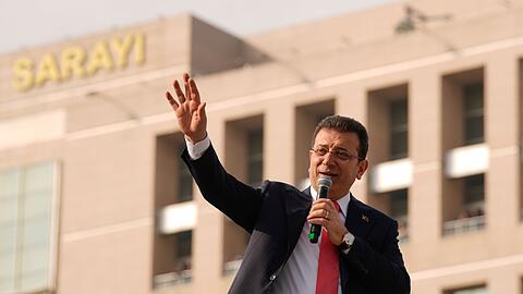 Istanbuls Bürgermeister Ekrem Imamoglu vor seiner Inhaftierung. (Archivbild)