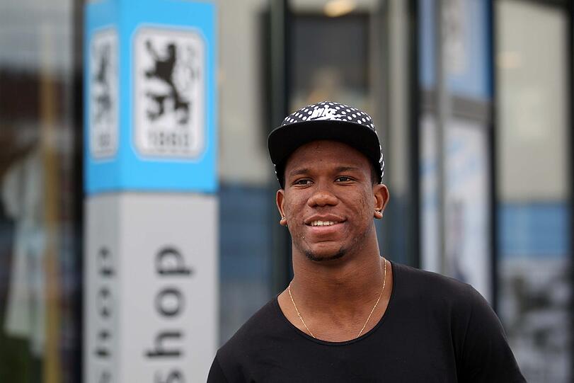 Alles fix: Lucas Ribamar ist ein Sechzger. Erste Bilder von der Grünwalder Straße.