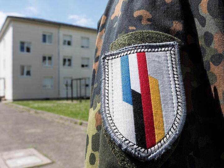 Ein Soldat der deutsch-französischen Brigade in Illkirch bei Straßburg, wo der terrorverdächtige Oberleutnant Franco A. stationiert war.