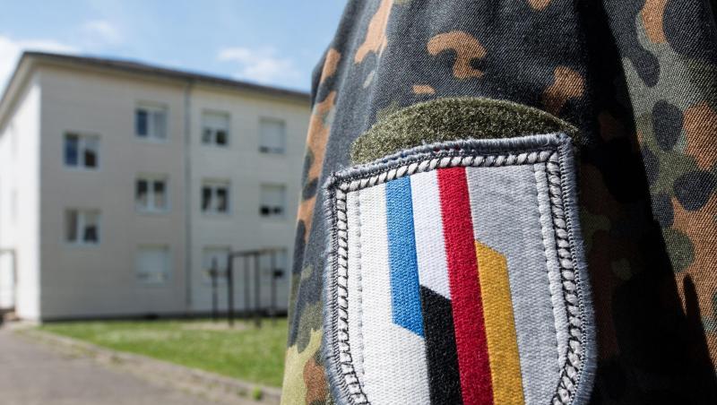 Ein Soldat der deutsch-französischen Brigade in Illkirch bei Straßburg, wo der terrorverdächtige Oberleutnant Franco A. stationiert war. Ein Soldat der deutsch-französischen Brigade in Illkirch bei Straßburg, wo der terrorverdächtige Oberleutnant Franco A. stationiert war.
