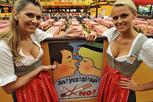...worauf uns diese Damen höflich, aber bestimmt hinweisen.