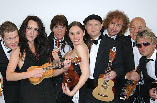 Das UK Ukulele Orchestra tritt am kommenden Sonntag, 18. März, um 20 Uhr im Carl-Orff-Saal im Gasteig (Rosenheimer Straße 5) auf. Die AZ verlost fünf Mal zwei Eintrittskarten.