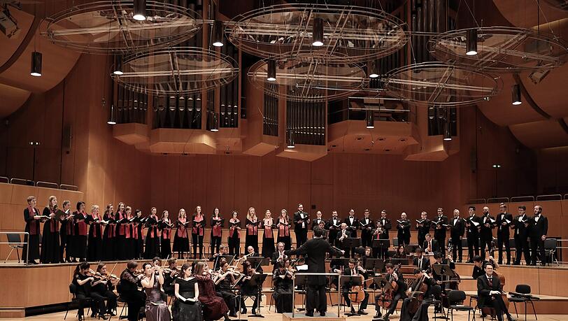 Chor und Orchester des Bach Collegiums im Gasteig. Chor und Orchester des Bach Collegiums im Gasteig.