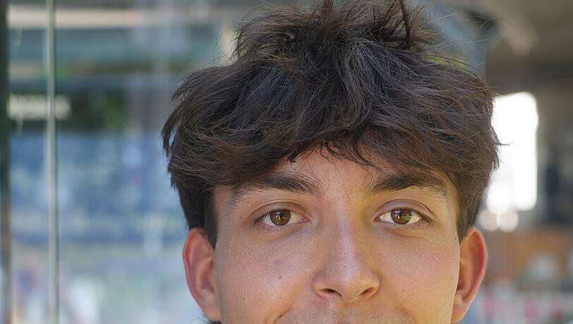 Leo Habaru (21). Leo Habaru (21).