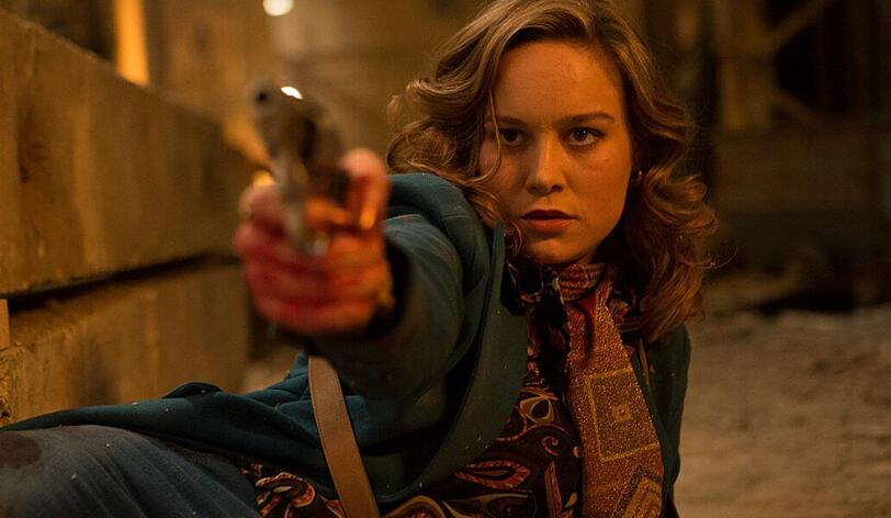 Justine (Brie Larson) hat den Waffendeal eingefädelt.