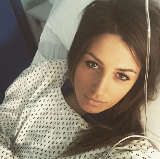 Tragischerweise hat sich die hübsche Italienerin in dieser Saison schwer verletzt. Aber sogar vom Krankenbett aus verzaubert ihr Blick.