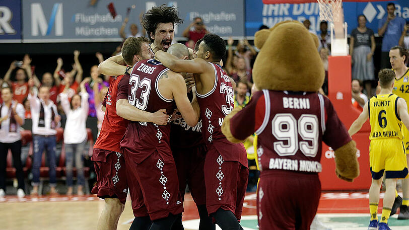 Die Spieler vom deutschen Basketball-Meister FC Bayern würde nur zu gerne auch in der EuroLeague so jubeln wie im entscheidenden BBL-Playoff-Finalspiel gegen Alba Berlin.