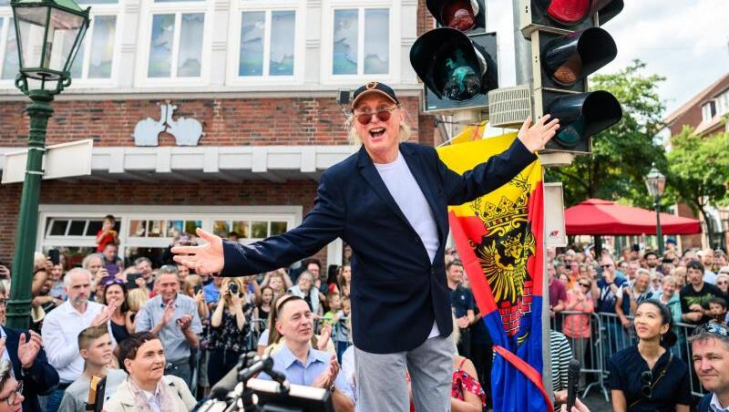 Otto weiht seine erste Ampel ein. Otto weiht seine erste Ampel ein.