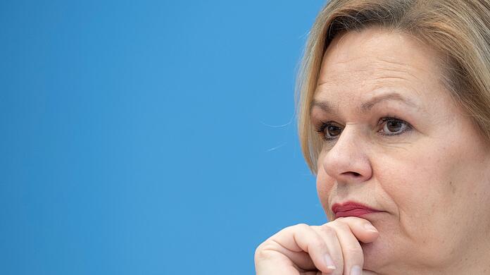 "Wir erleben einen furchtbaren Krieg mitten in Europa (...) Da kann es keine Höchstgrenzen für Menschlichkeit geben": Bundesinnenministerin Nancy Faeser.