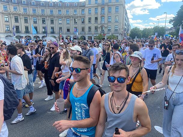Die CSD-Parade führt auch am Stachus vorbei. Die CSD-Parade führt auch am Stachus vorbei.