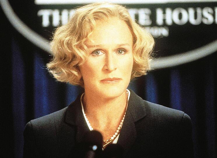 Vize-Präsidentin Kathryn Bennett (Glenn Close) versucht, den Präsidenten und seine Familie zu retten. Vize-Präsidentin Kathryn Bennett (Glenn Close) versucht, den Präsidenten und seine Familie zu retten.