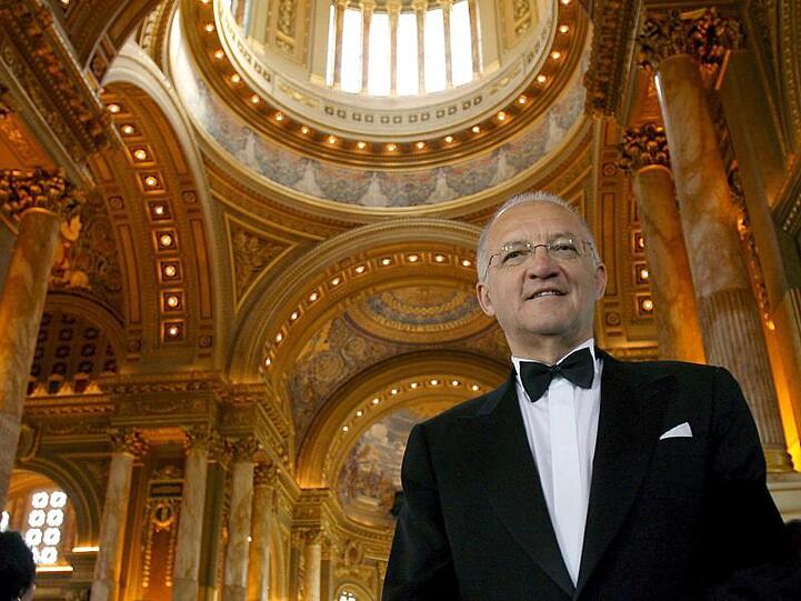 Der deutsche Biochemiker Axel Ullrich bei einer Preisverleihung. Foto: Narong Sangnak/epa/Archivbild