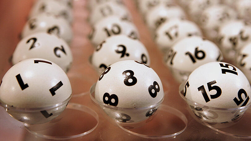Die Gewinnerin dachte an die Unglückszahl 13 und drehte die Ziffern einfach um. 31 - eine von sechs Richtigen, die die Niederbayerin tippte. (Symbolbild)
