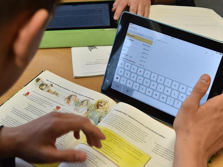 Mit dem Digitalpakt Schule sollen fünf Milliarden Euro vom Bund an die Länder fließen. Aber das "Wie" ist noch ungeklärt.
