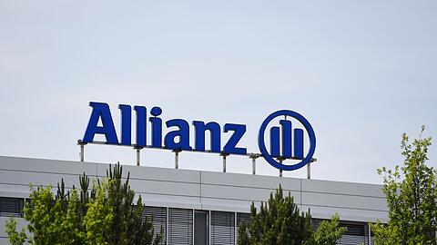 Das Logo der Allianz steht auf einem Gebäude auf dem Gelände des Versicherungskonzerns.