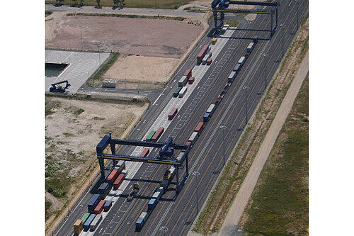 Am Nürnberger Hafen &ndash; hier das Container-Terminal &ndash; werden bereits weniger Güter umgeschlagen.